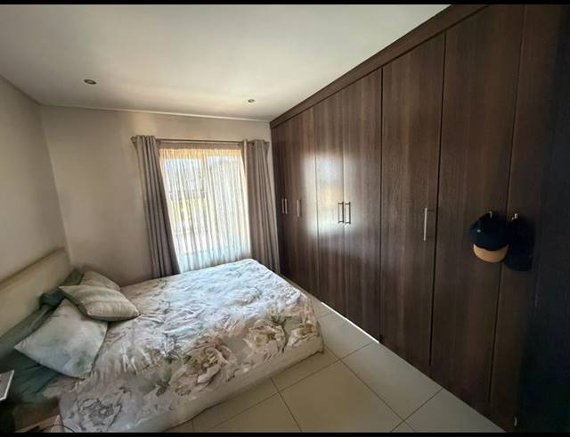2 BEDROOM APARTMENT FOR SALE IN RASLOUW GARDENS